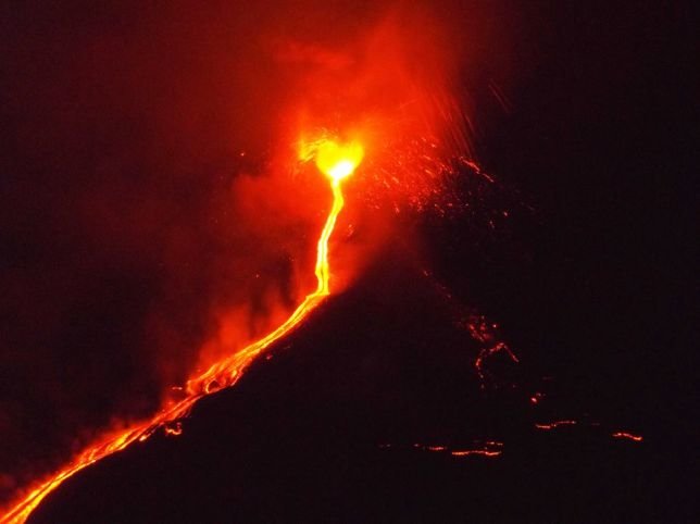 Etna eruzione dicembre 2015