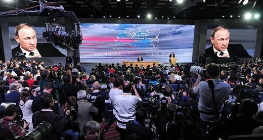 Il presidente Putin durante la conferenza stampa di fine anno 