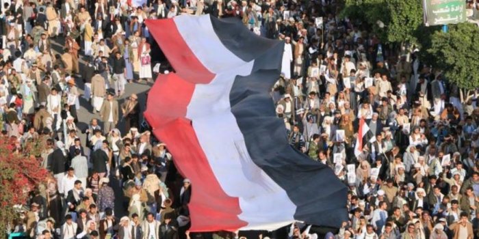 manifestanti yemeniti contro l'aggressione saudita