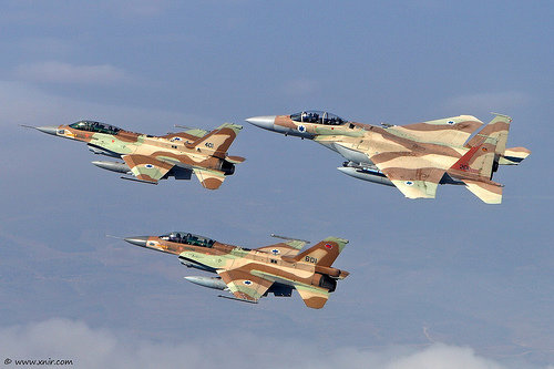 caccia bombardieri israeliani