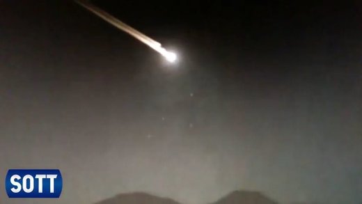 Enorme meteora infuocata - possibile frammento cometario - si disintegra sopra agli USA Sud-Ovest, 27 Luglio 2016